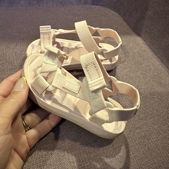 Toddler sandals - Picture 2 of 3